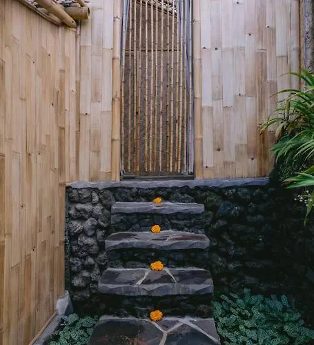 Makerti Bali~bamboo House *