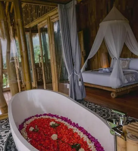 ヴィラ Makerti Bali~bamboo House Selat