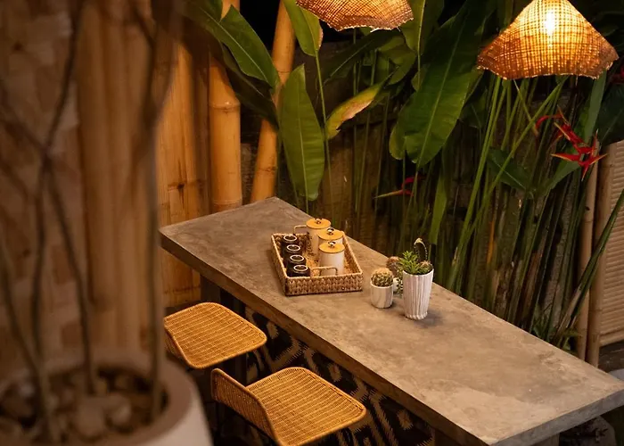 Makerti Bali~bamboo House * Selat