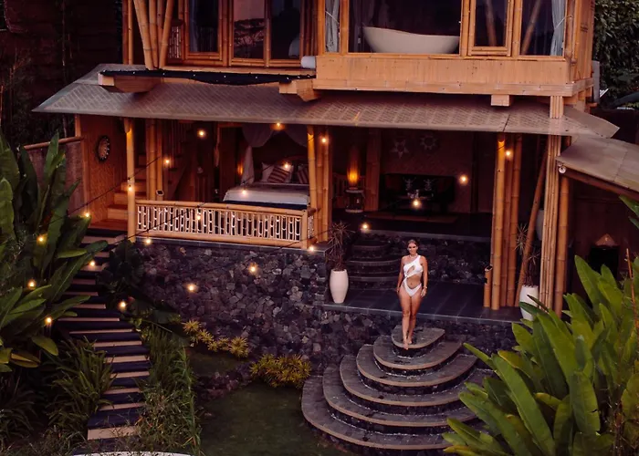 Makerti Bali~bamboo House * Selat