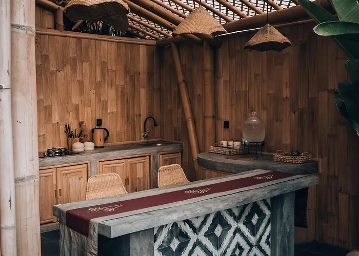 Makerti Bali~bamboo House Selat